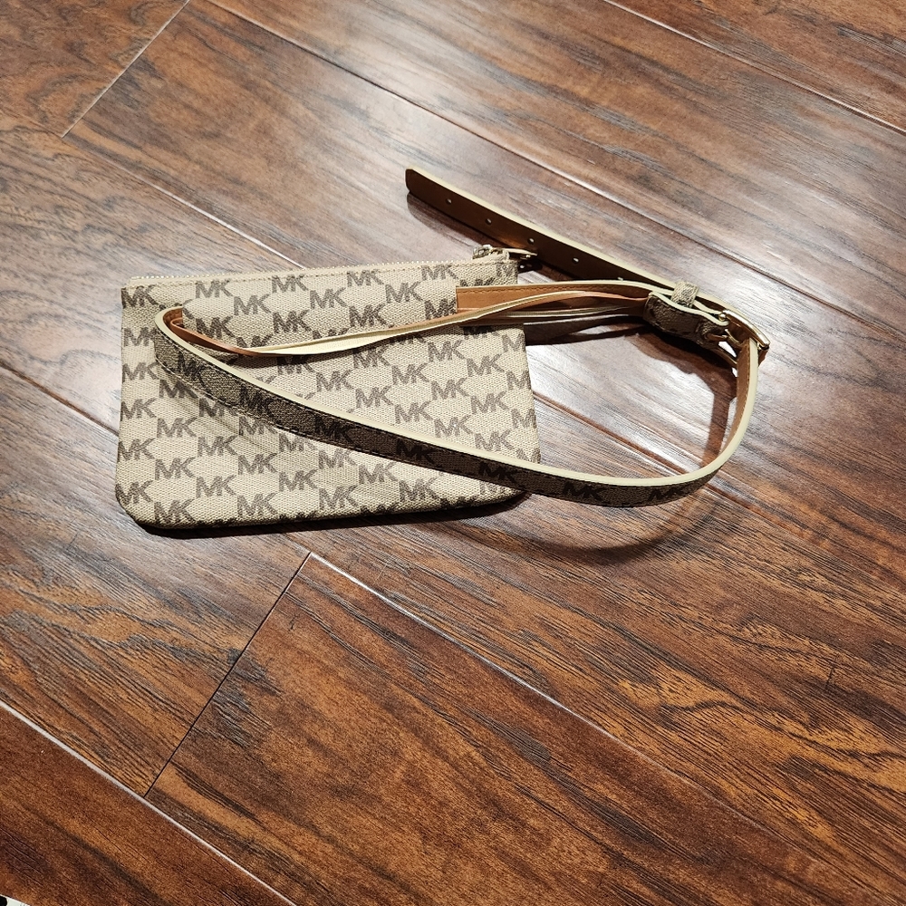 Michael Kors belt bag - Picture 7 of 9